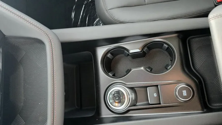 2026 Ford Explorer | Photo 24 of 31