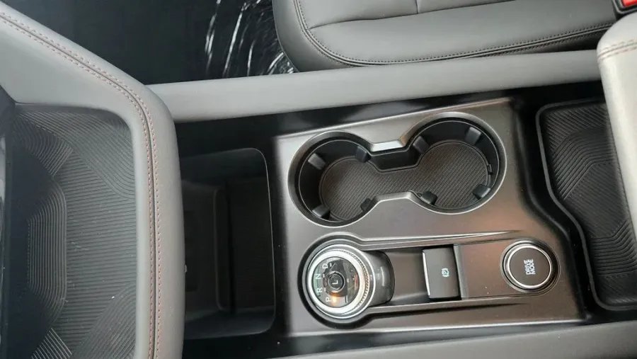 2026 Ford Explorer | Photo 24 of 31