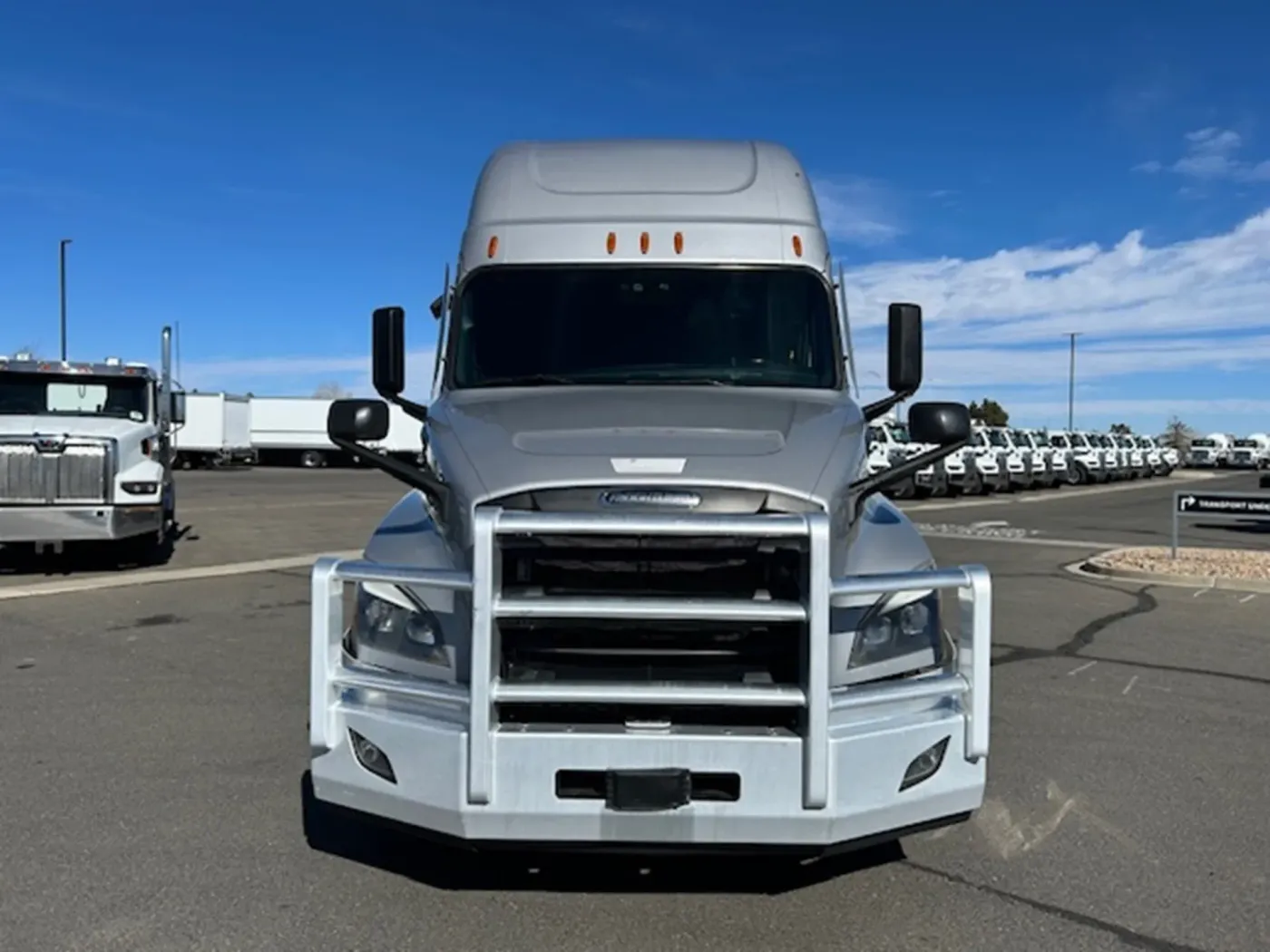 2022 Freightliner Cascadia 126 | Photo 2 of 24