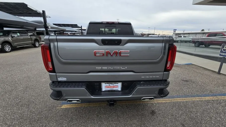 2023 GMC Sierra 1500 | Photo 7 of 31
