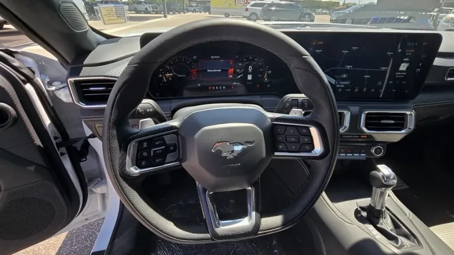 2025 Ford Mustang | Photo 14 of 31