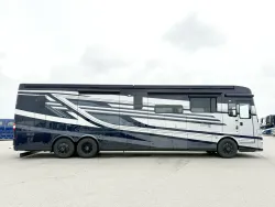 2026 Newmar London Aire 4551 | Thumbnail Photo 3 of 33