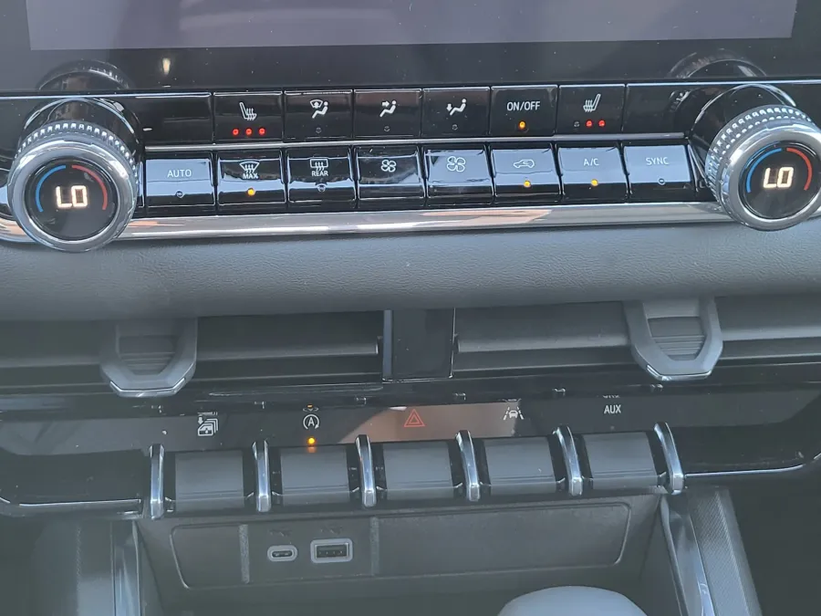 2026 GMC Canyon 4WD Elevation | Photo 14 of 24