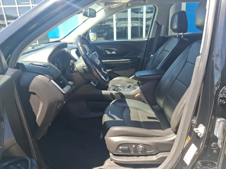 2024 GMC Terrain SLT | Photo 12 of 20