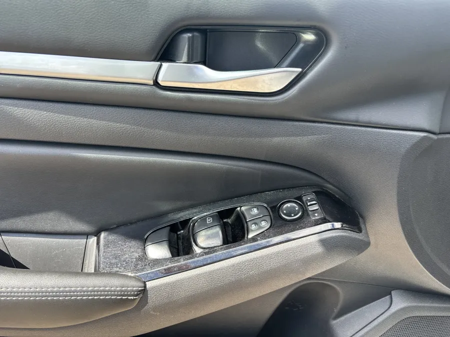 2023 Nissan Altima 2.5 SV | Photo 11 of 19