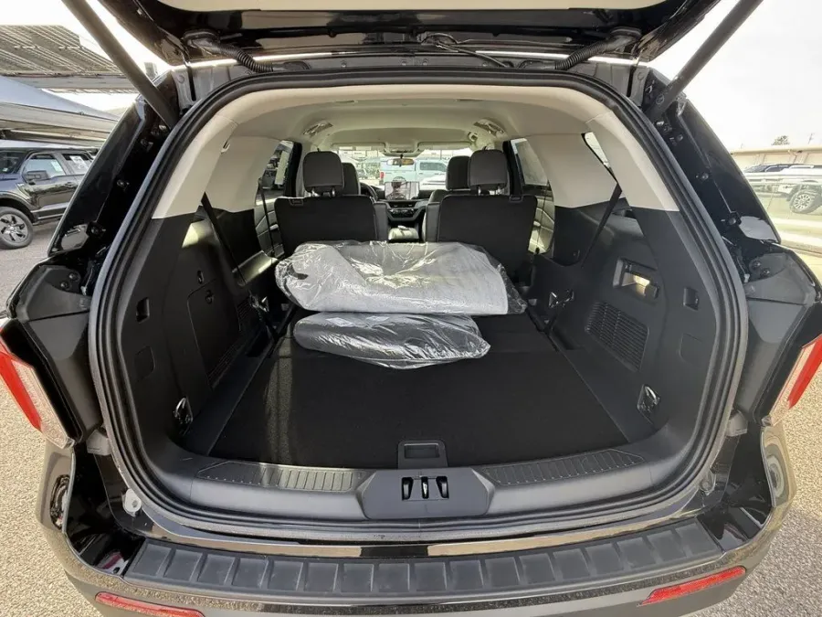 2026 Ford Explorer | Photo 8 of 24