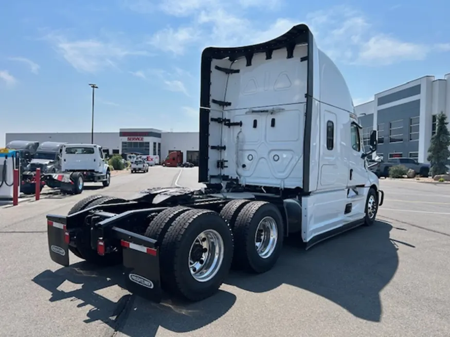 2026 Freightliner Cascadia 126 | Photo 4 of 18
