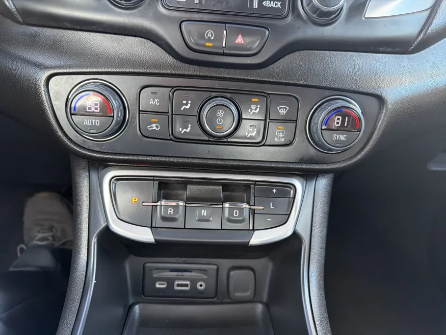 2024 GMC Terrain SLT | Photo 18 of 22