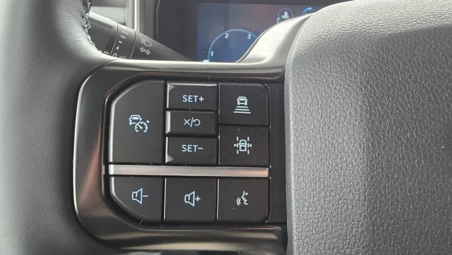 2026 Ford Super Duty F-350 | Photo 21 of 37