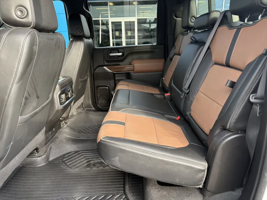 2022 Chevrolet Silverado 2500HD High Country | Photo 9 of 22