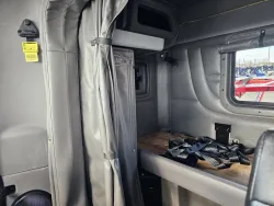 2020 Peterbilt 389 | Thumbnail Photo 29 of 34