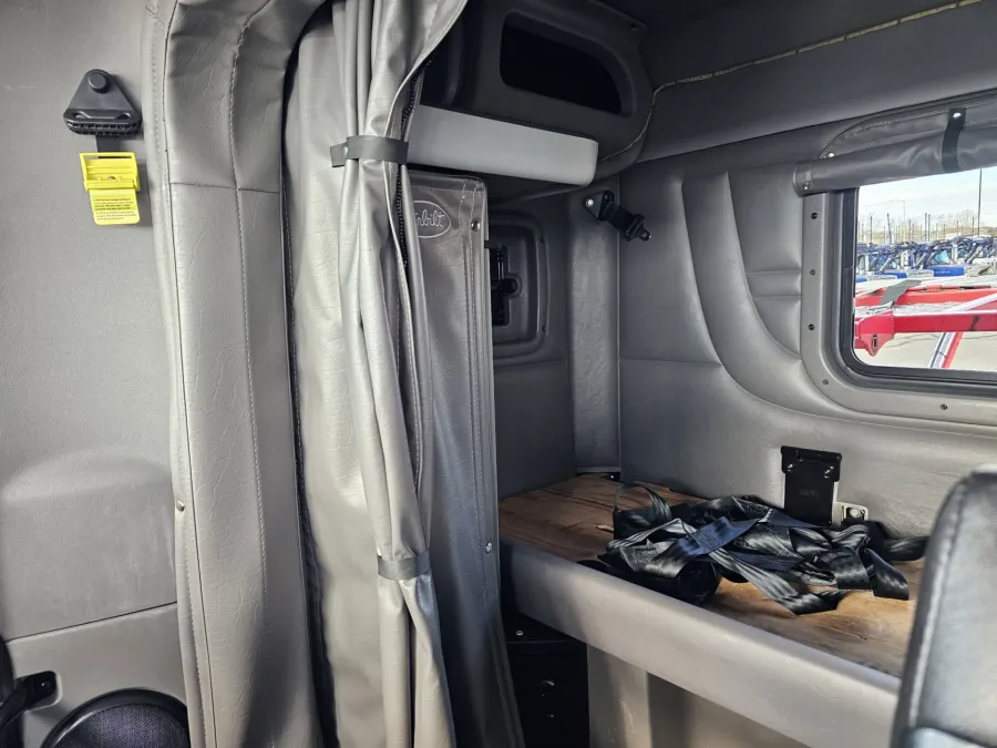 2020 Peterbilt 389 | Photo 29 of 34