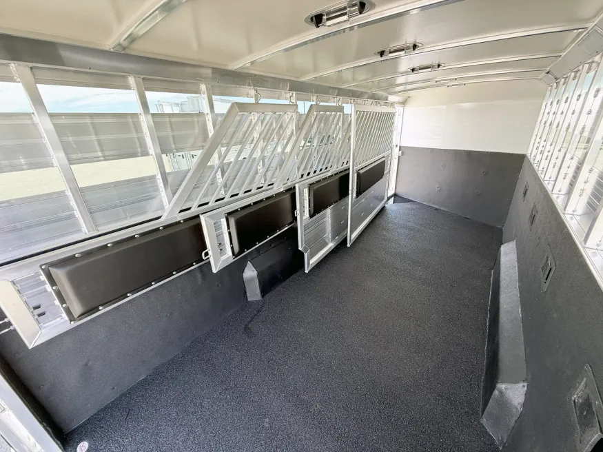 2027 Cimarron Winstar 5HGN | Photo 10 of 20