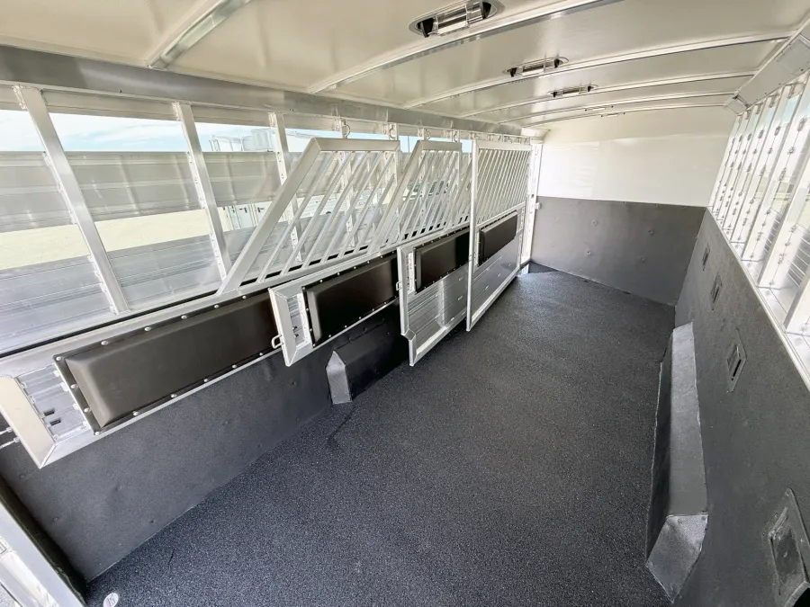 2027 Cimarron Winstar 5HGN | Photo 10 of 20