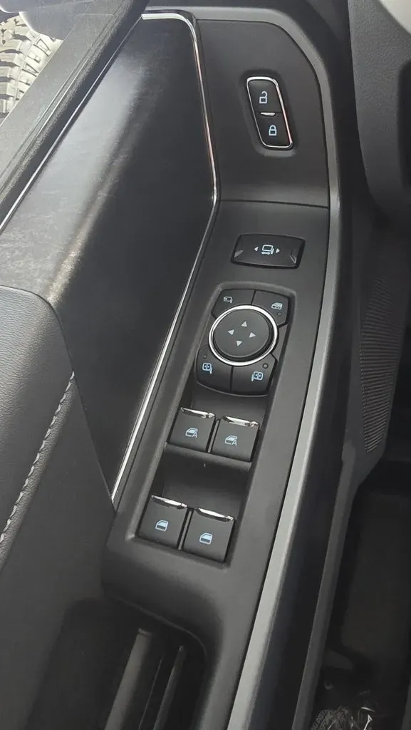 2026 Ford Super Duty F-350 | Photo 12 of 30