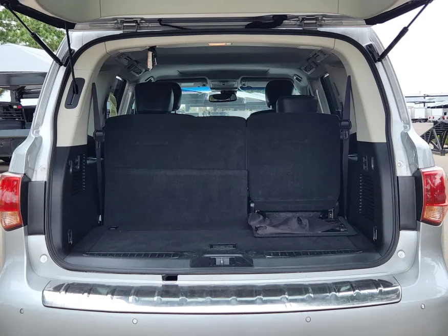 2017 Infiniti QX80 | Photo 16 of 33