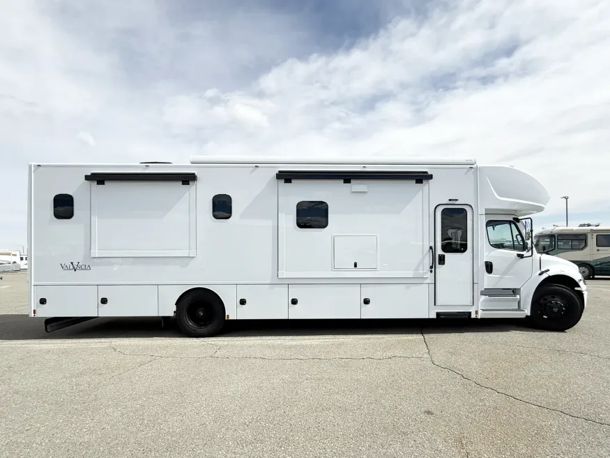 2026 Renegade Valencia 39RB | Photo 3 of 29