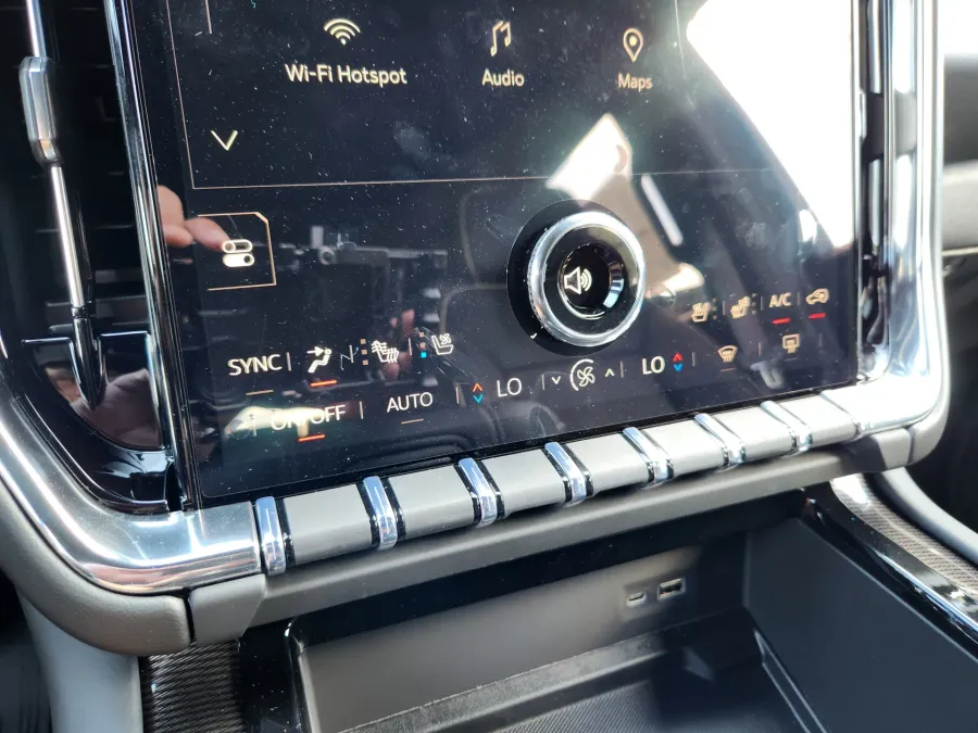 2025 GMC Yukon XL Elevation | Photo 30 of 33