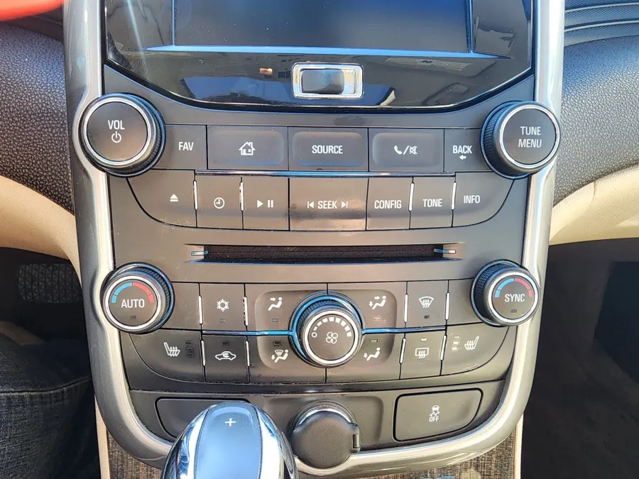 2015 Chevrolet Malibu LTZ | Photo 14 of 18