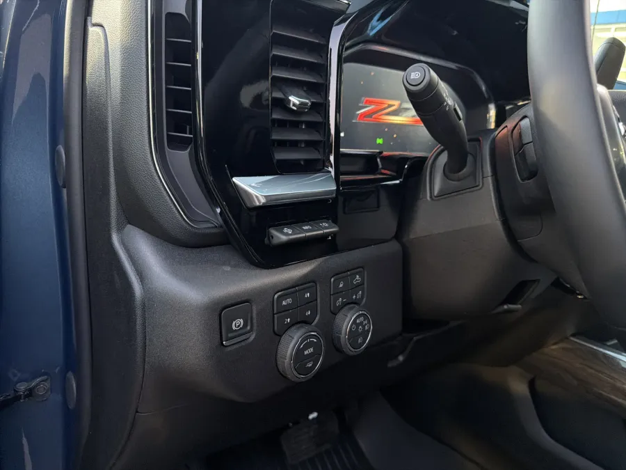 2026 Chevrolet Silverado 2500HD LTZ | Photo 13 of 20