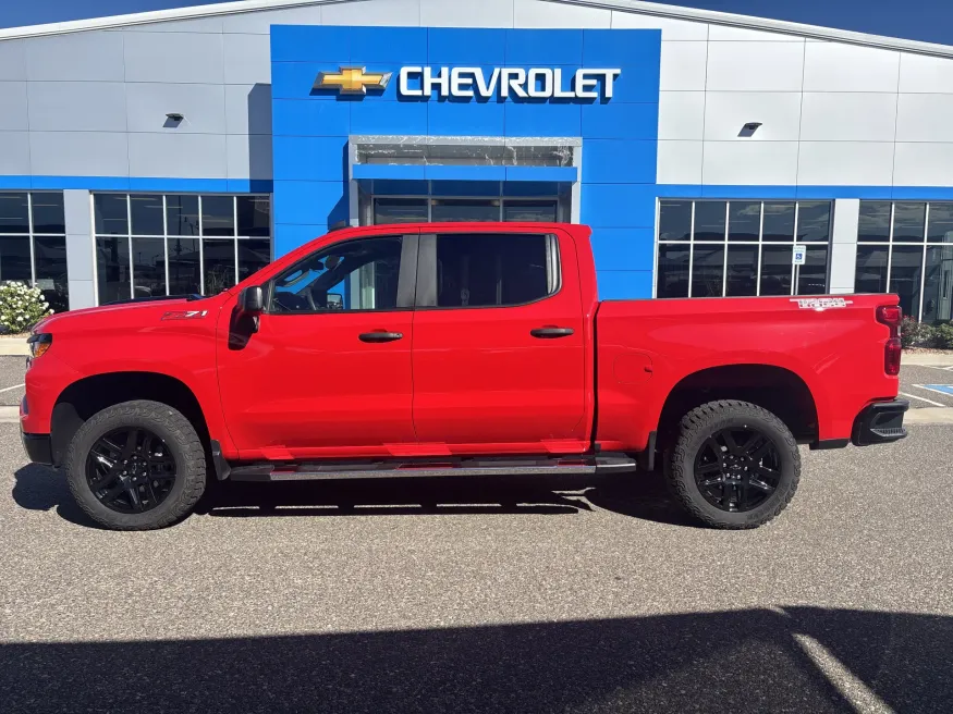 2024 Chevrolet Silverado 1500 Custom Trail Boss | Photo 1 of 17