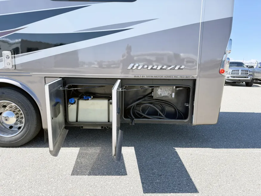 2017 Tiffin Allegro Breeze 32BR | Photo 25 of 27