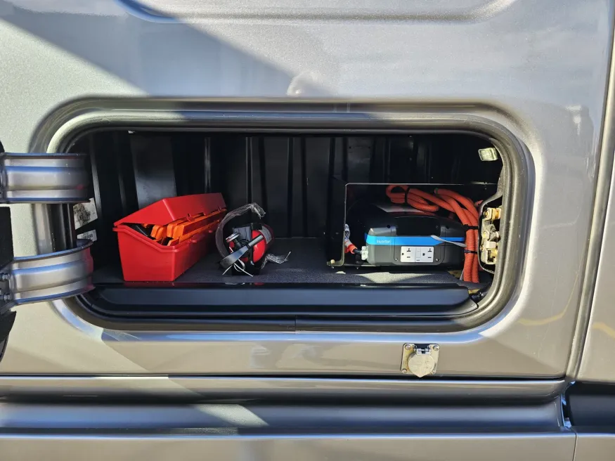 2024 Freightliner Cascadia | Photo 8 of 24