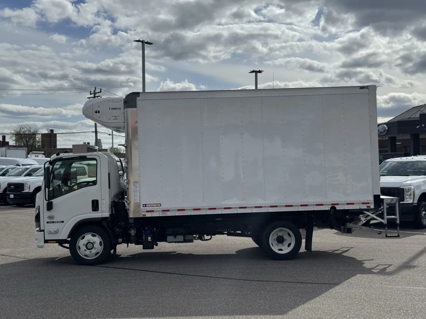 2025 Isuzu NRR | Photo 4 of 17