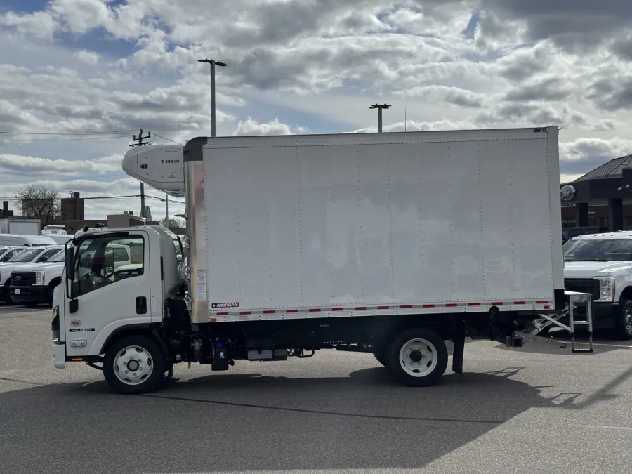 2025 Isuzu NRR | Photo 4 of 17
