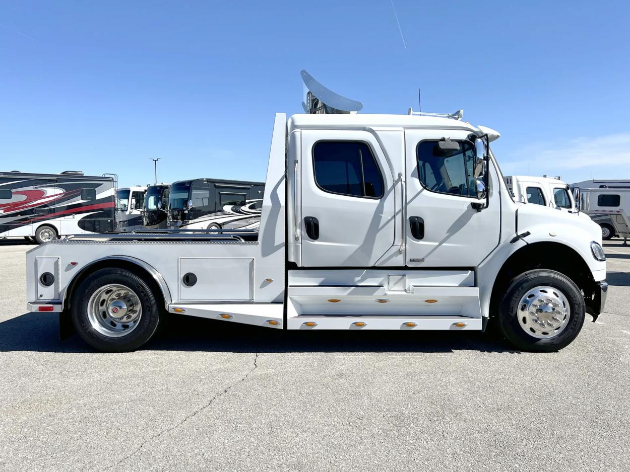 2009 Freightliner M2 106 | Photo 22 of 24