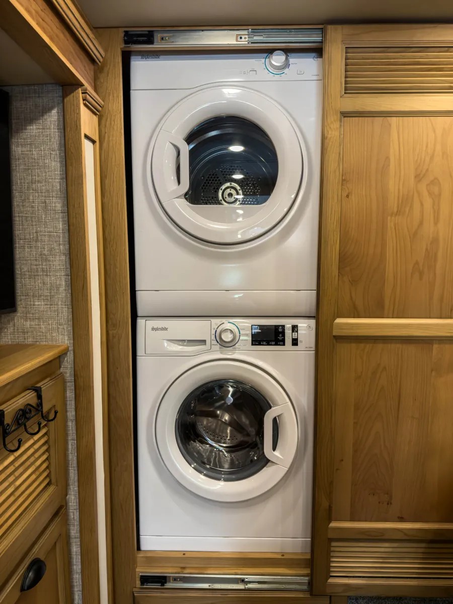 2023 Tiffin Allegro Red 33AA | Photo 23 of 25