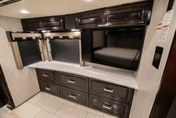 2022 Newmar London Aire 4579 | Thumbnail Photo 21 of 25