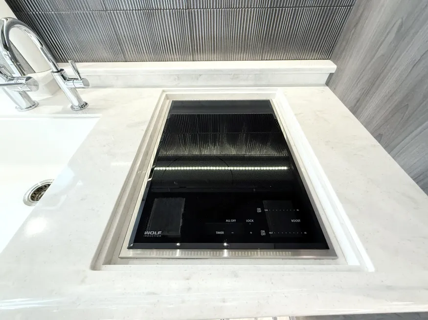 2023 Emerald Prevost H3-45 Triple Slide | Photo 10 of 35