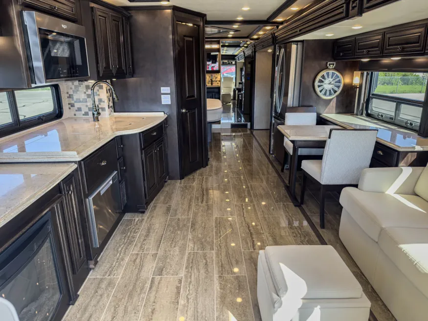 2020 Newmar Dutch Star 3709 | Photo 2 of 27
