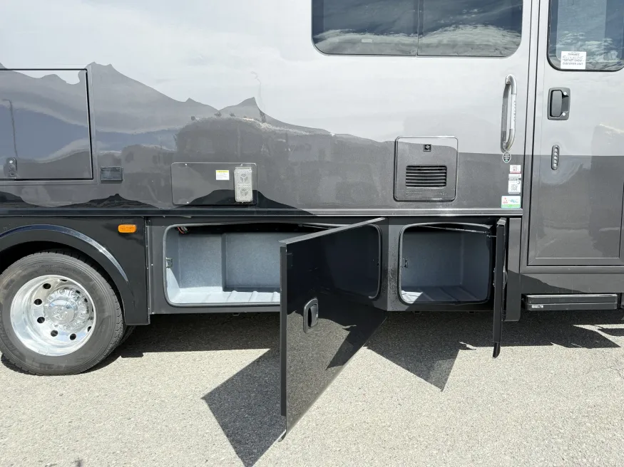 2025 Dynamax Isata 30FW | Photo 21 of 25