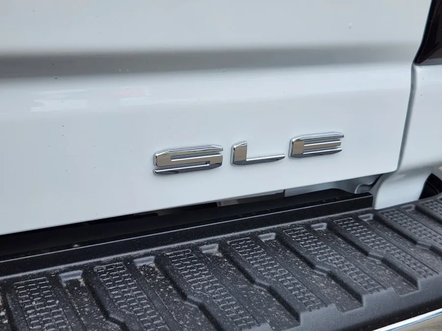 2026 GMC Sierra 2500HD SLE | Photo 15 of 30