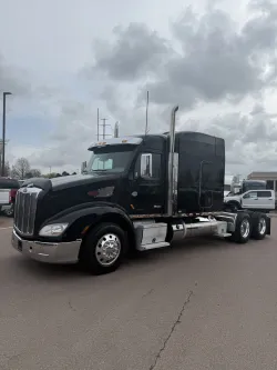 2019 Peterbilt 579 | Thumbnail Photo 1 of 17