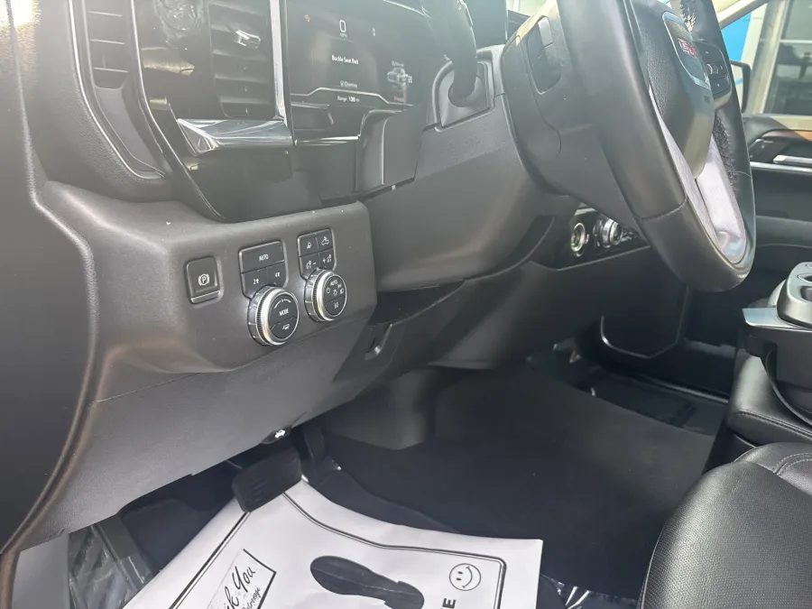 2024 GMC Sierra 1500 SLT | Photo 11 of 18