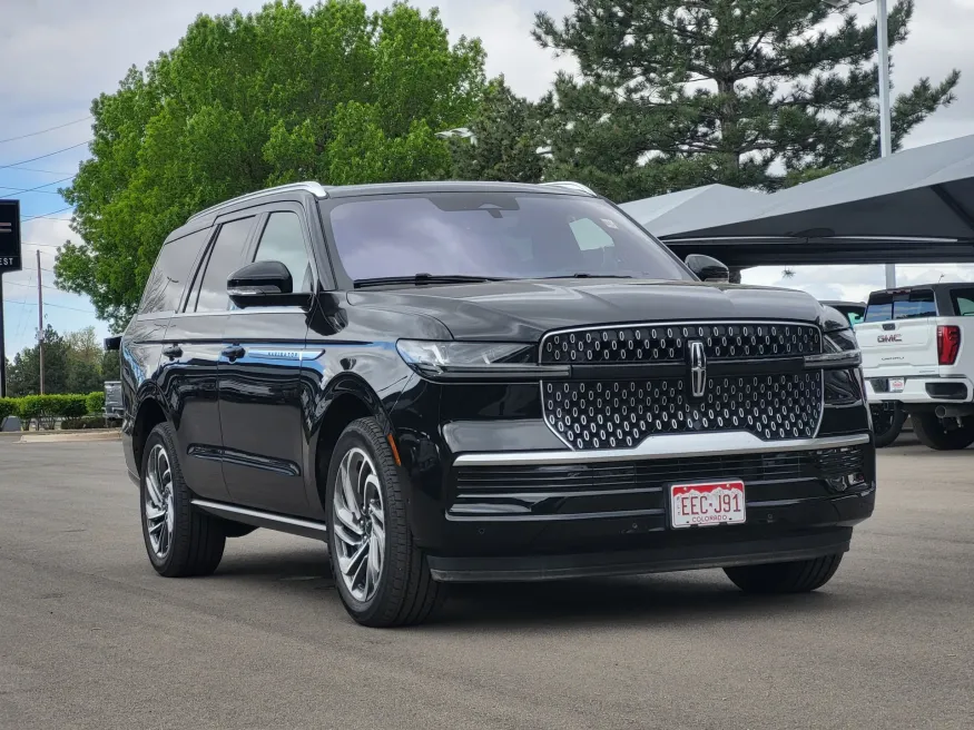 2025 Lincoln Navigator Reserve | Photo 2 of 26