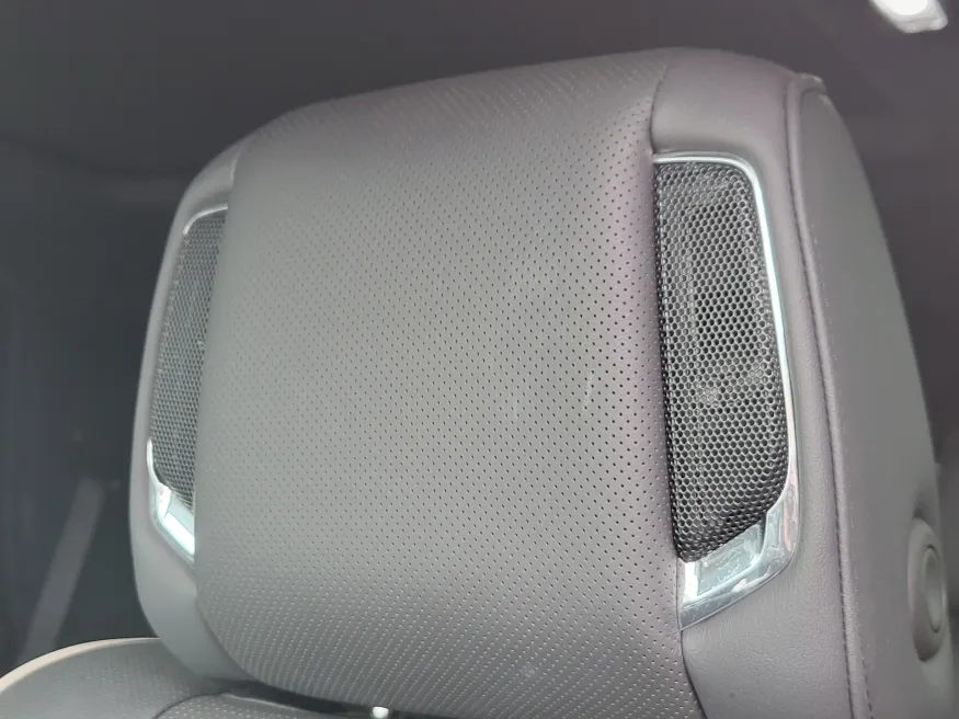 2024 Cadillac Escalade 4WD Premium Luxury | Photo 13 of 33