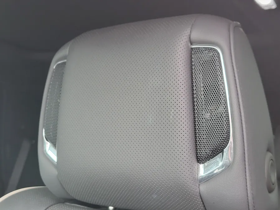 2024 Cadillac Escalade 4WD Premium Luxury | Photo 13 of 33