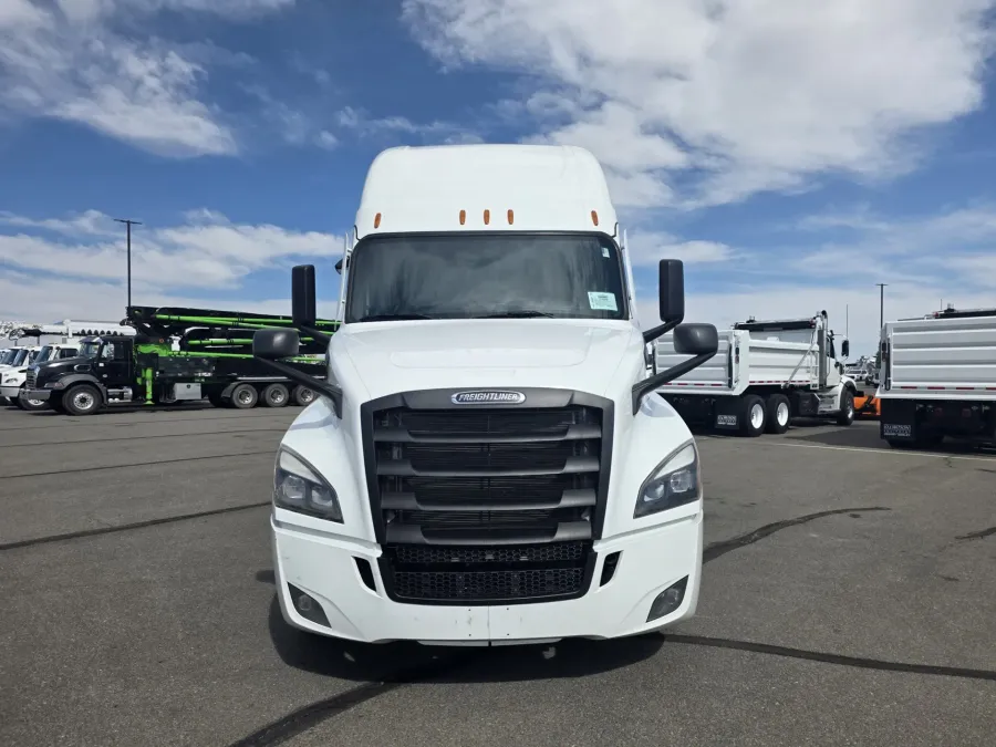 2023 Freightliner Cascadia 126 | Photo 2 of 22