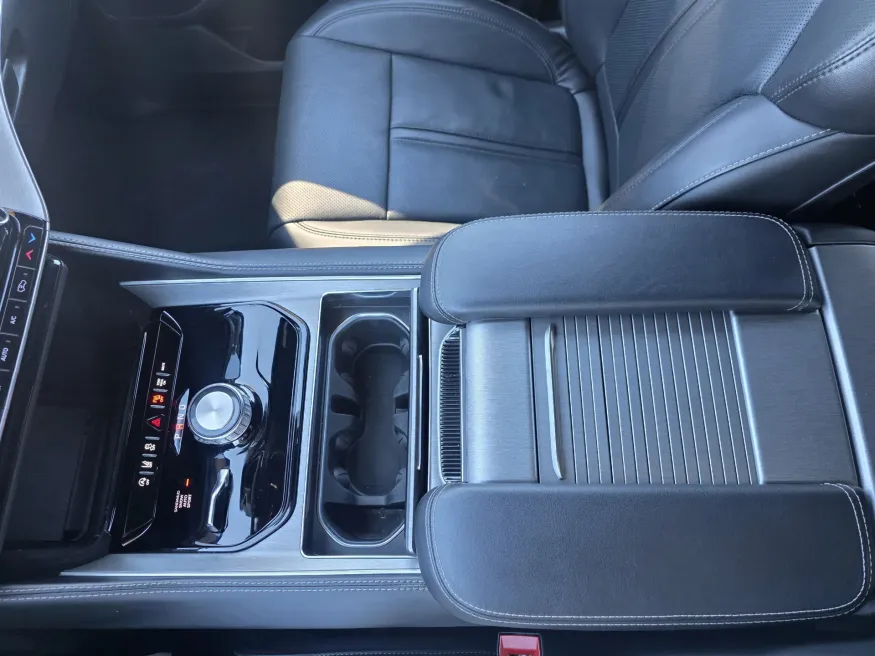 2025 Jeep Wagoneer L Base | Photo 30 of 34