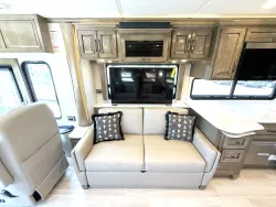 2026 Newmar Dutch Star 4081 | Thumbnail Photo 8 of 32