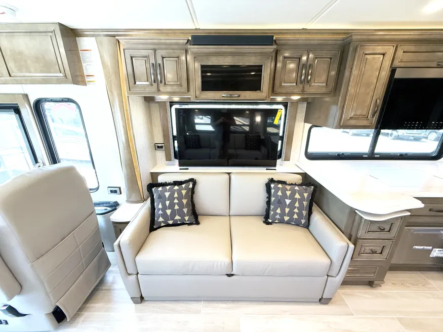 2026 Newmar Dutch Star 4081 | Photo 8 of 32