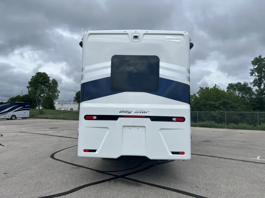 2026 Newmar Bay Star 3225 | Photo 6 of 23