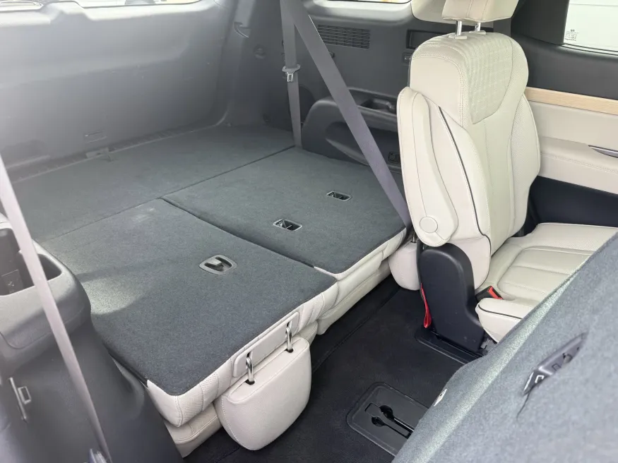 2024 Hyundai Palisade Limited | Photo 11 of 26