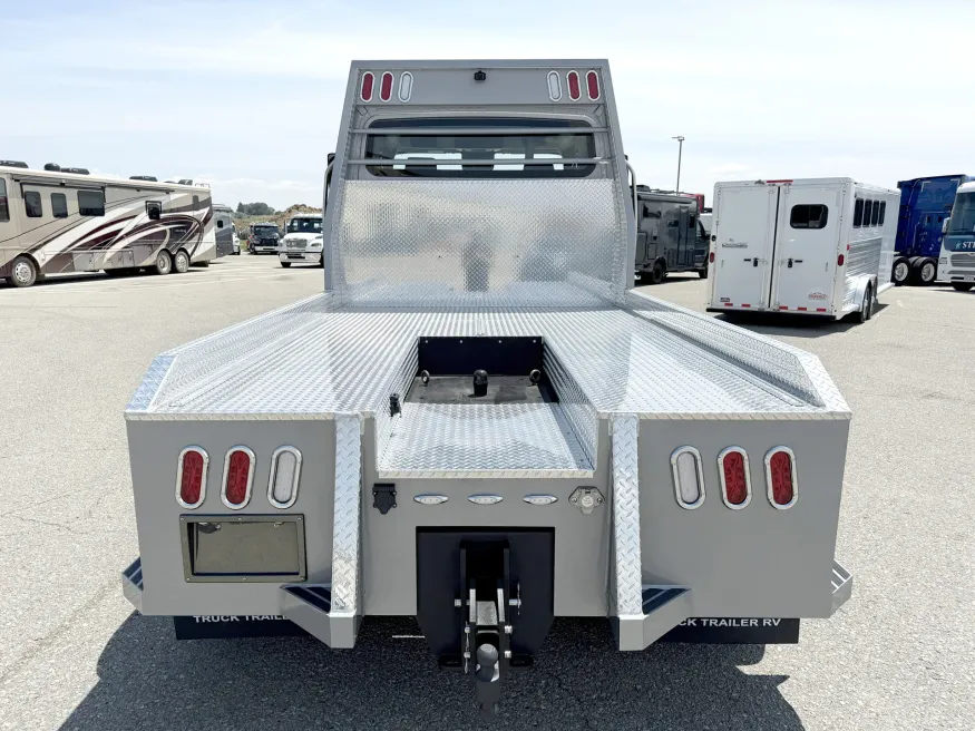 2025 Freightliner M2 106 Plus Summit Hauler | Photo 18 of 26