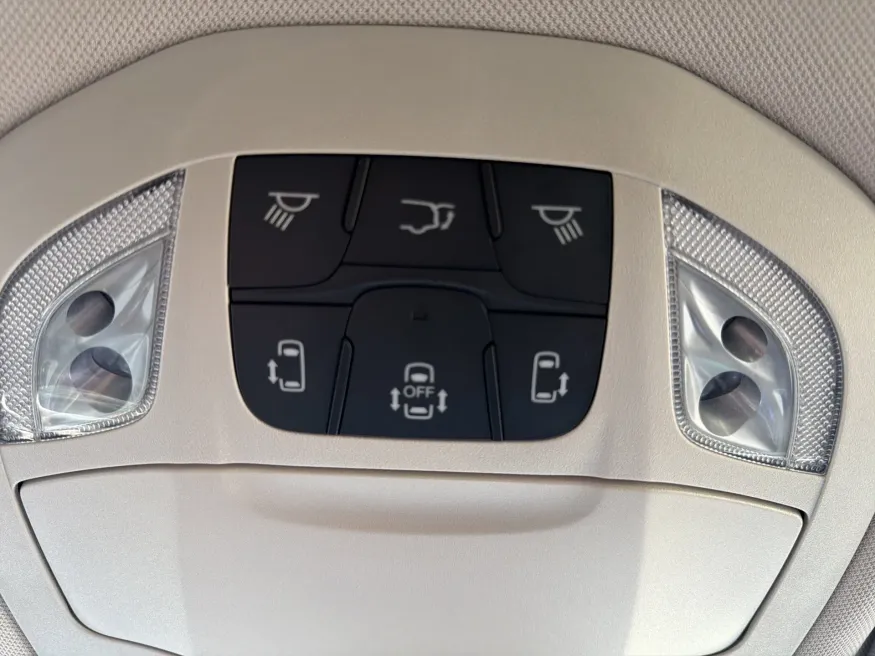 2023 Chrysler Pacifica Touring L | Photo 22 of 23