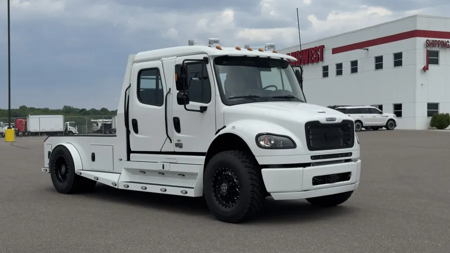 2025 Freightliner M2 106 Summit Hauler | Photo 2 of 22